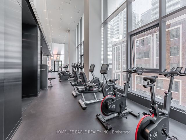 1108 - 357 King St W