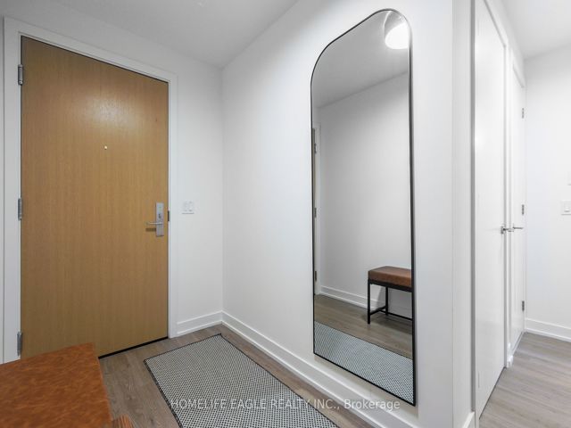 1108 - 357 King St W