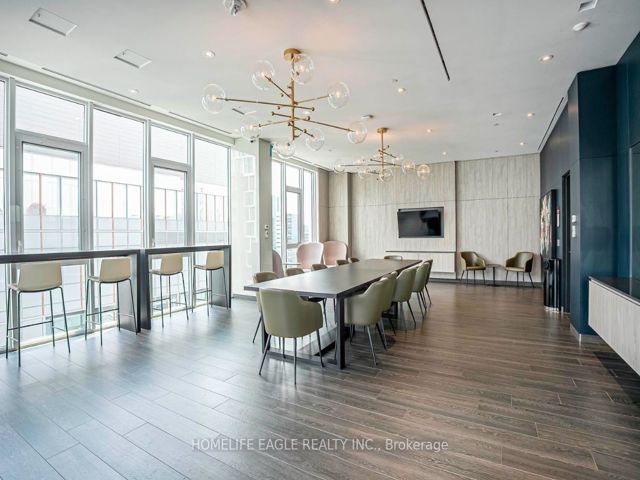 1108 - 357 King St W