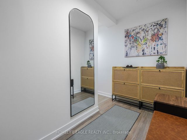 1108 - 357 King St W