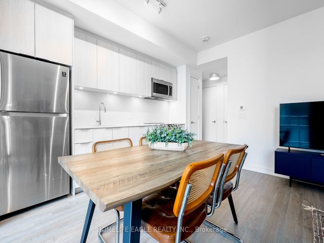 1108 - 357 King St W