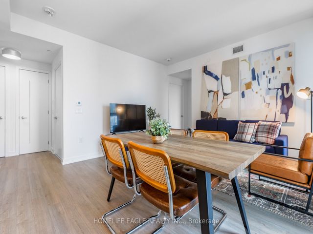 1108 - 357 King St W