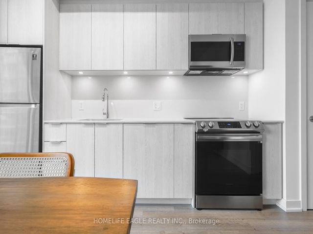 1108 - 357 King St W