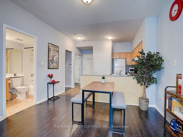 1710 - 228 Queens Quay W