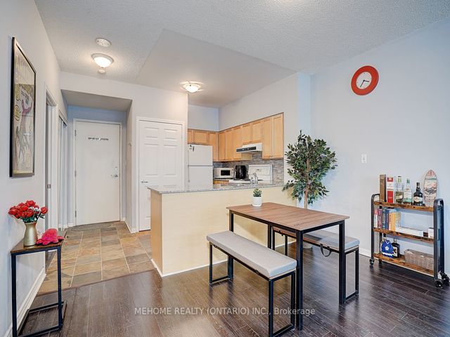 1710 - 228 Queens Quay W