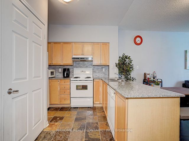 1710 - 228 Queens Quay W