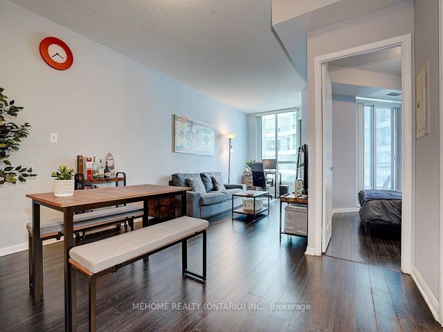 1710 - 228 Queens Quay W