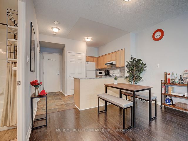 1710 - 228 Queens Quay W