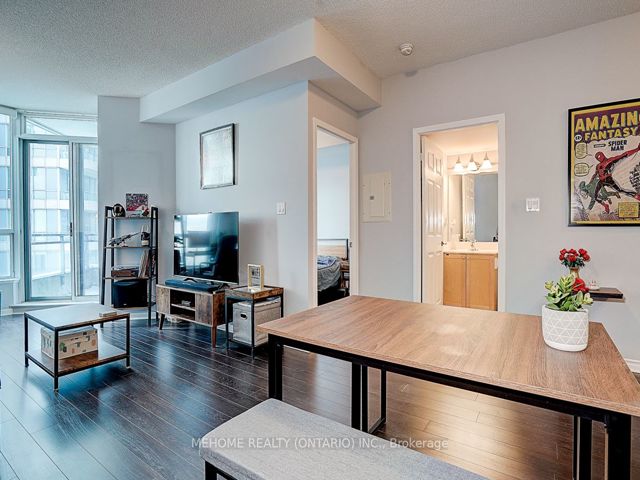 1710 - 228 Queens Quay W