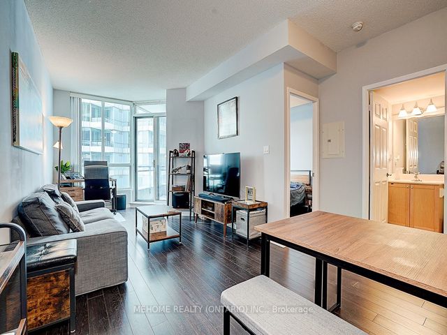 1710 - 228 Queens Quay W
