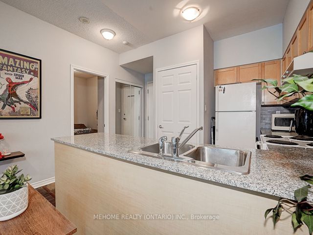 1710 - 228 Queens Quay W