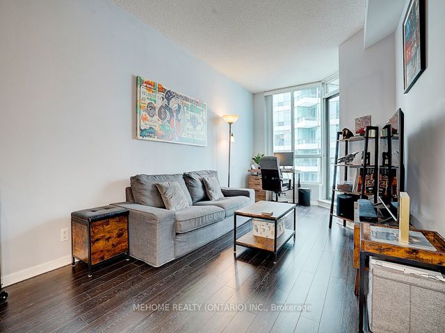 1710 - 228 Queens Quay W