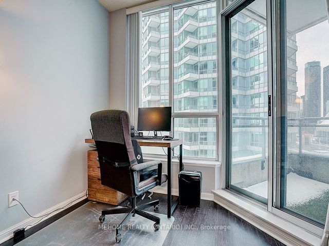 1710 - 228 Queens Quay W