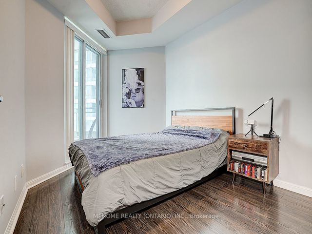 1710 - 228 Queens Quay W