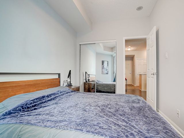 1710 - 228 Queens Quay W