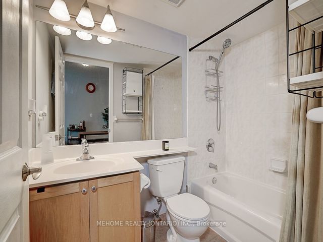 1710 - 228 Queens Quay W