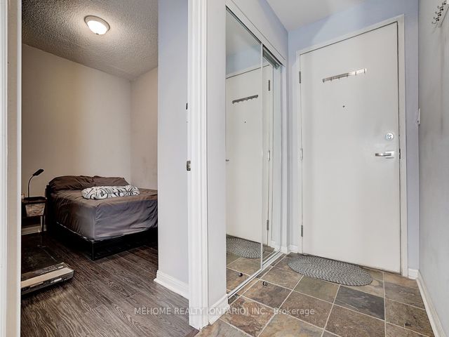 1710 - 228 Queens Quay W