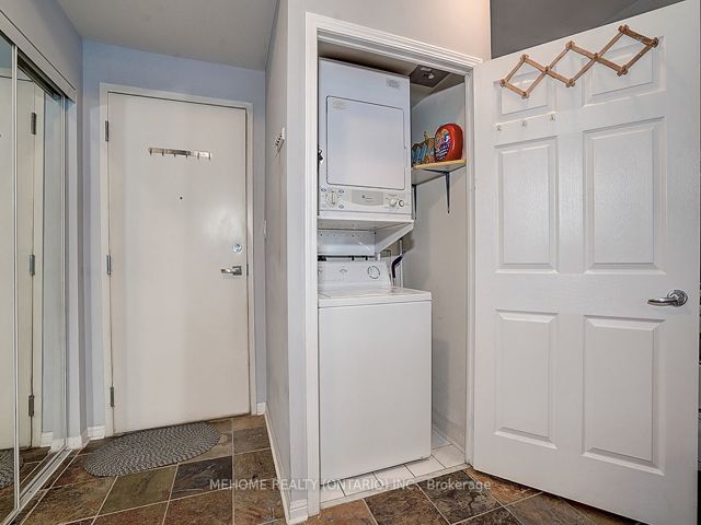 1710 - 228 Queens Quay W