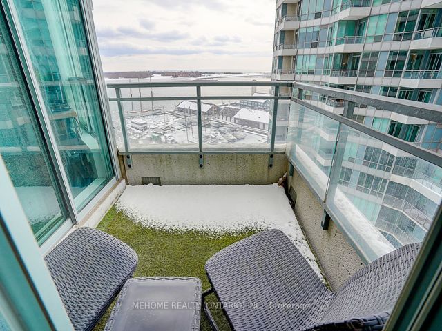 1710 - 228 Queens Quay W