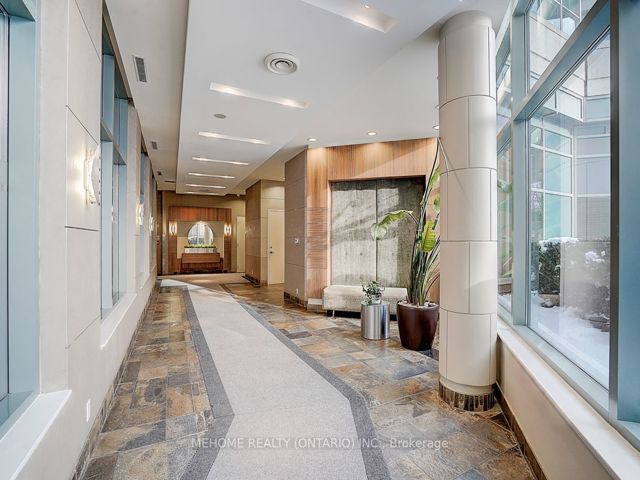 1710 - 228 Queens Quay W