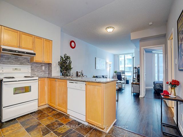 1710 - 228 Queens Quay W