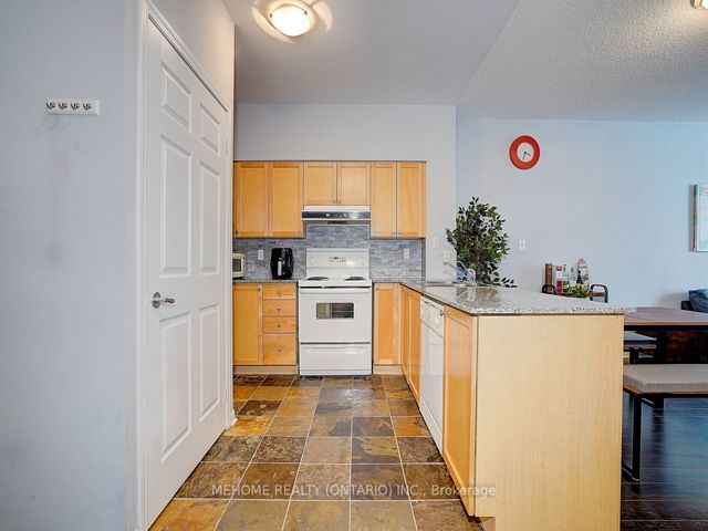 1710 - 228 Queens Quay W