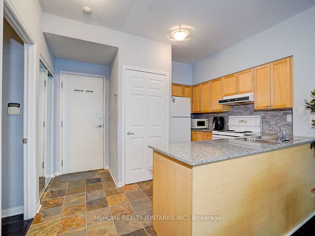 1710 - 228 Queens Quay W