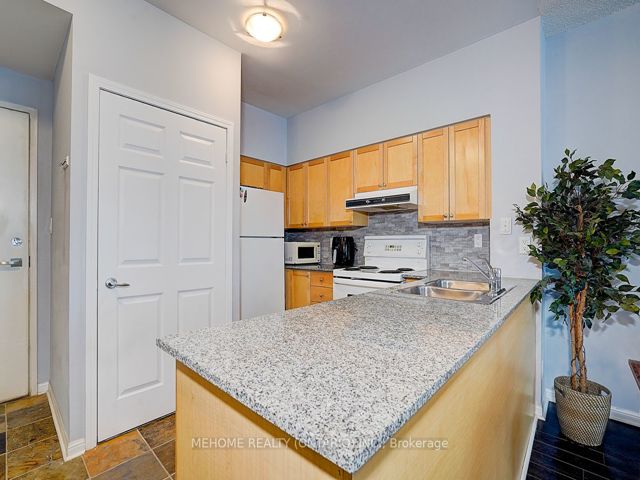 1710 - 228 Queens Quay W
