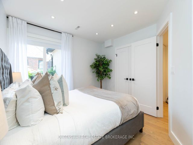 19 - 232 St. George St