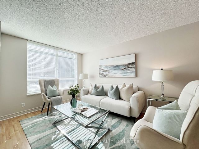 502 - 212 Eglinton Ave E