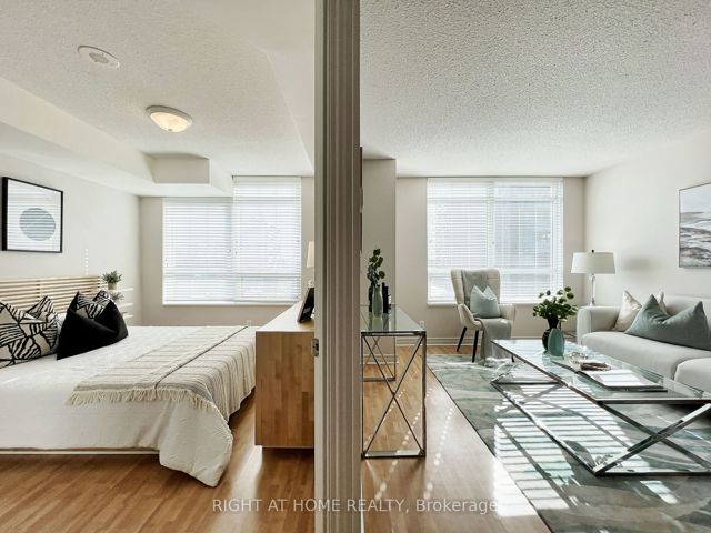 502 - 212 Eglinton Ave E