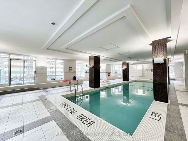 502 - 212 Eglinton Ave E