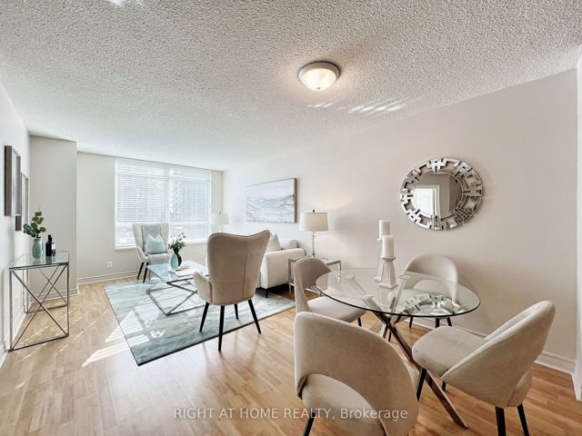 502 - 212 Eglinton Ave E
