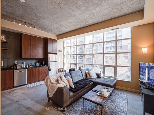 302 - 19 Brant St
