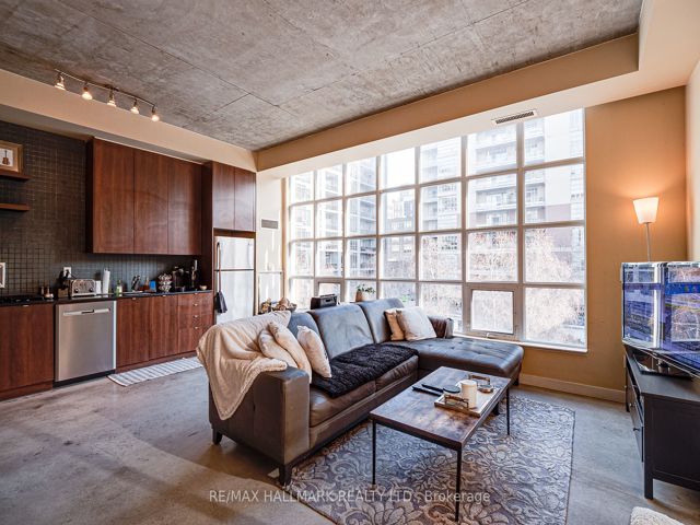 302 - 19 Brant St