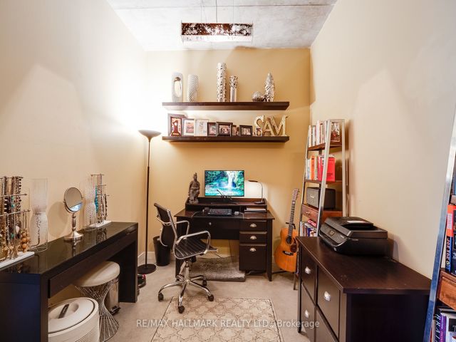 302 - 19 Brant St