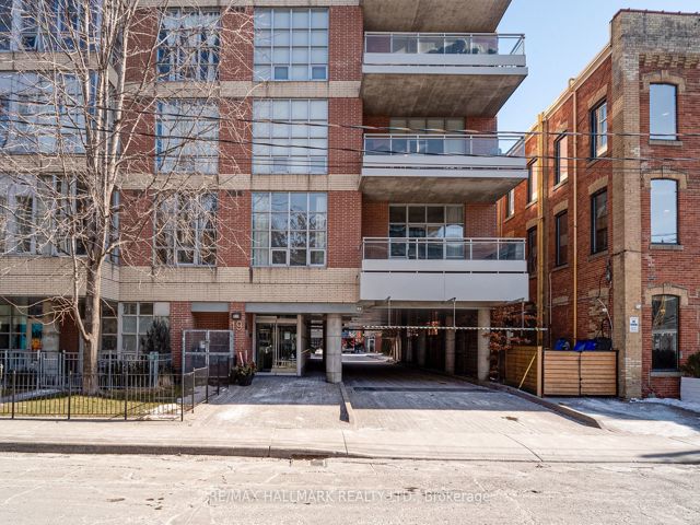 302 - 19 Brant St