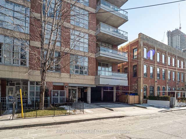 302 - 19 Brant St