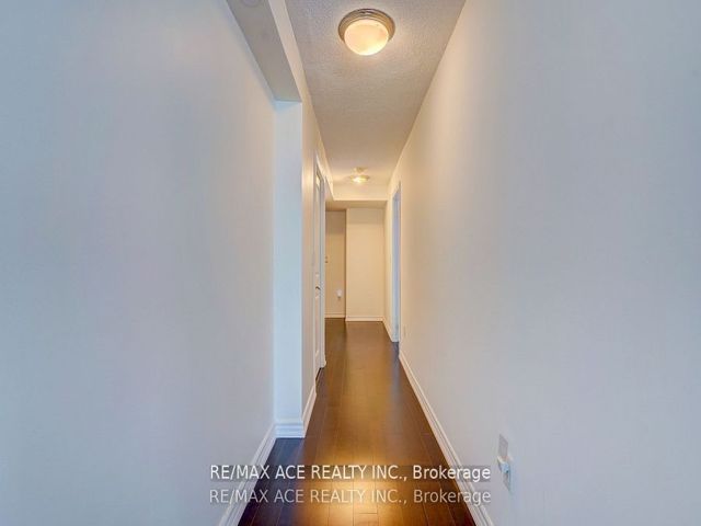 702 - 386 Yonge St