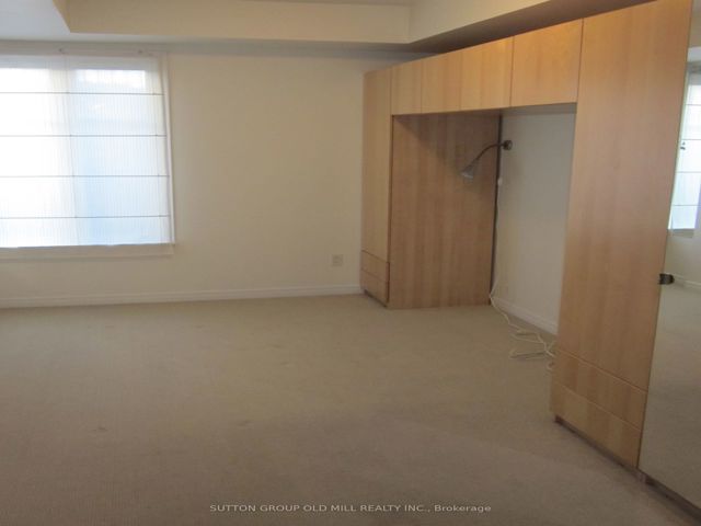 1218 - 21 Pirandello St