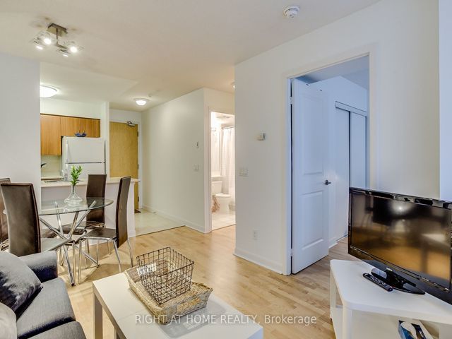 2210 - 4978 Yonge St