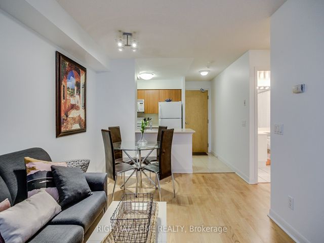 2210 - 4978 Yonge St