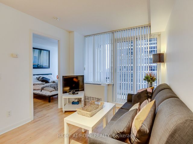 2210 - 4978 Yonge St