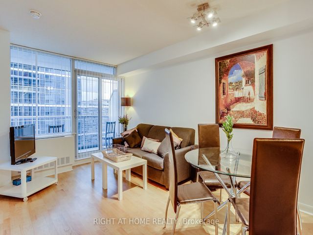 2210 - 4978 Yonge St
