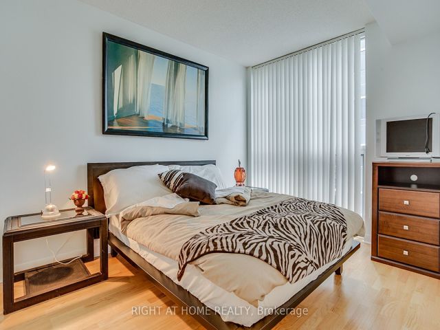 2210 - 4978 Yonge St