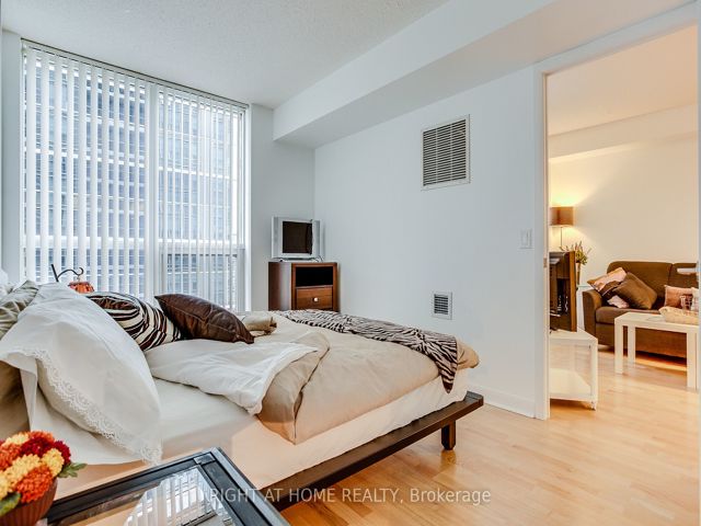 2210 - 4978 Yonge St