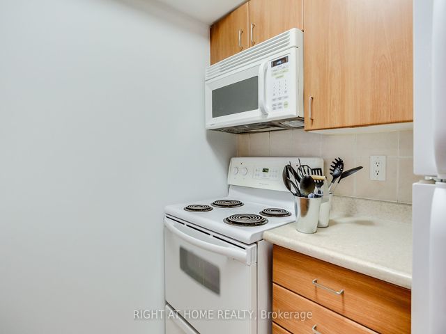 2210 - 4978 Yonge St