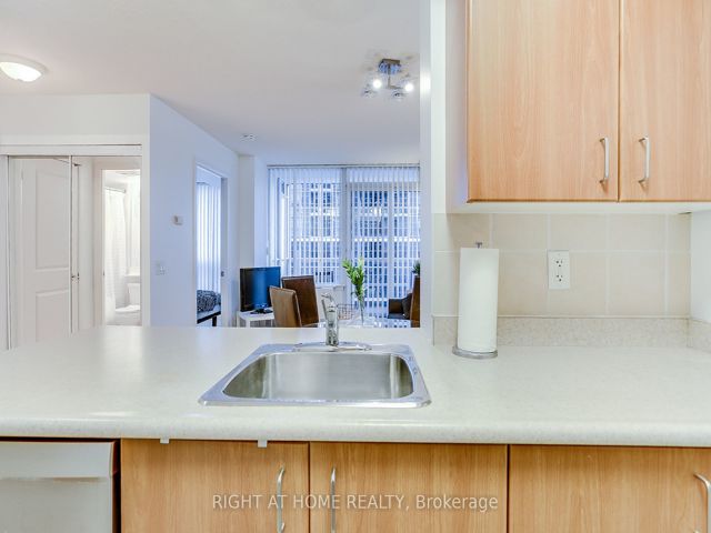 2210 - 4978 Yonge St