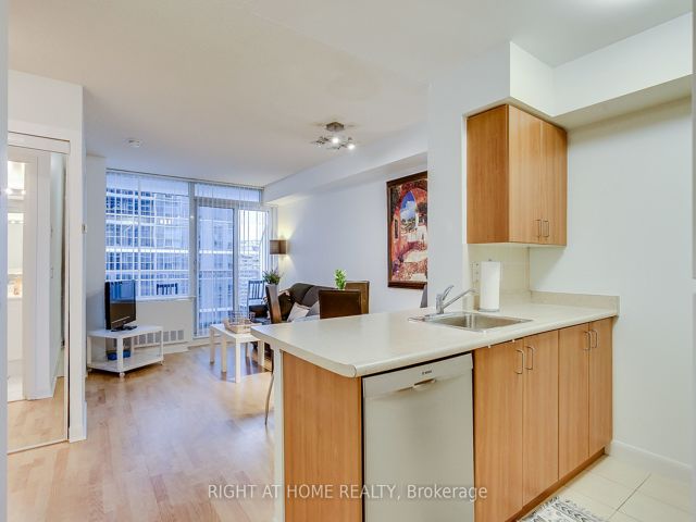 2210 - 4978 Yonge St
