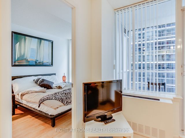 2210 - 4978 Yonge St